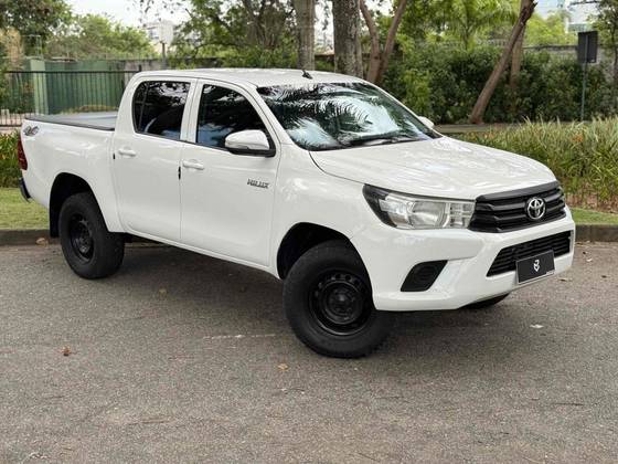 TOYOTA HILUX 2.8 STD 4X4 CD 16V DIESEL 4P MANUAL